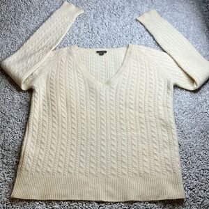ANN TAYLOR M Cream Cable  100% Cashmere V-Neck Sweater